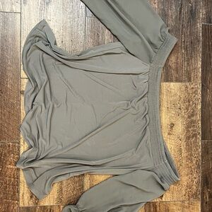TORRID size 2 Off-Shoulder Lightweight Top in Olive Gray